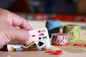 Meja permainan Andar Bahar live dealer di togelbig dengan dealer dan studio profesional